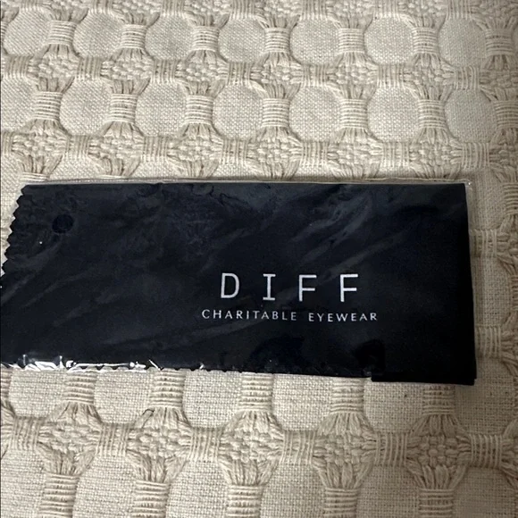 DIFF Becky II Cream Tortoise Oversized Cat Eye Sunglasses for Women - Picture 8 of 9